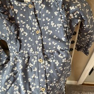 NWT H & M 4T pants floral romper in sea blue. Buttons down front ruffles *1